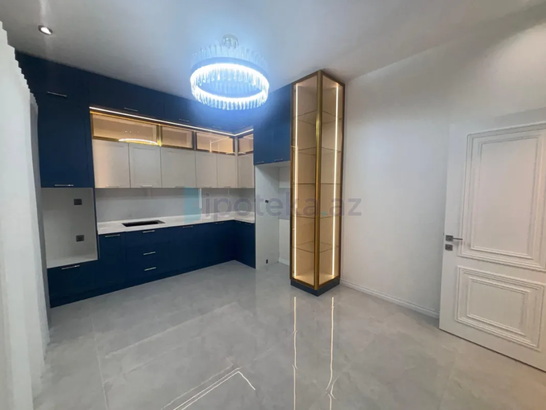 Satılır 4 otaqlı mənzil 140 m²