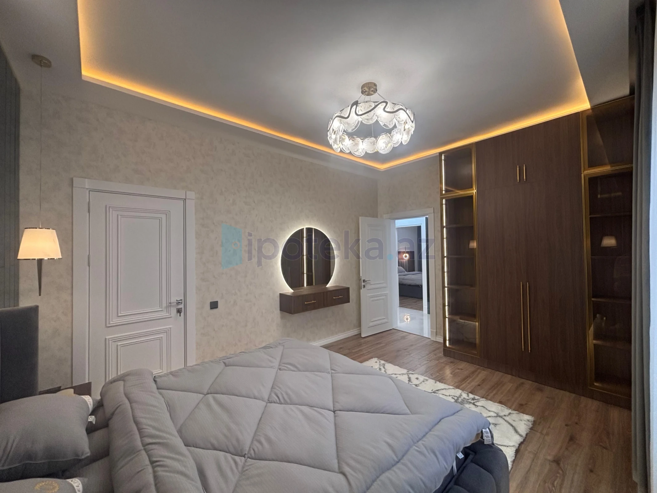 Satılır 4 otaqlı mənzil 140 m²
