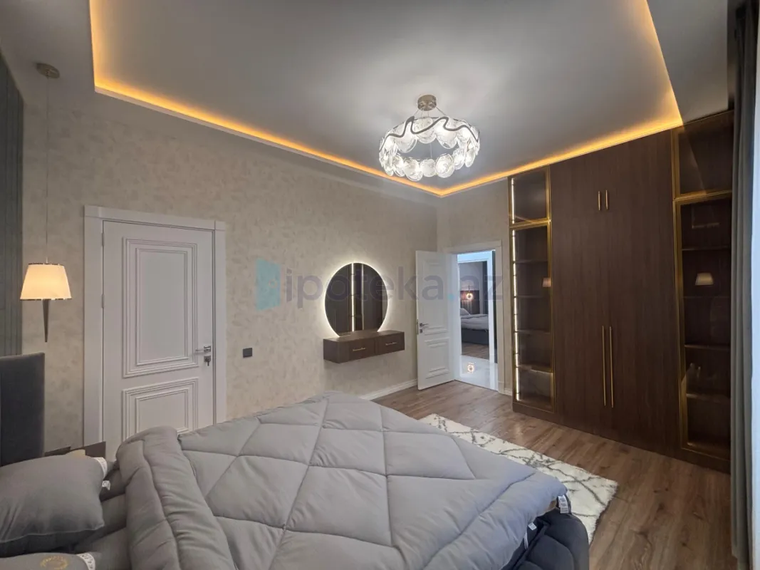 Satılır 4 otaqlı mənzil 140 m²