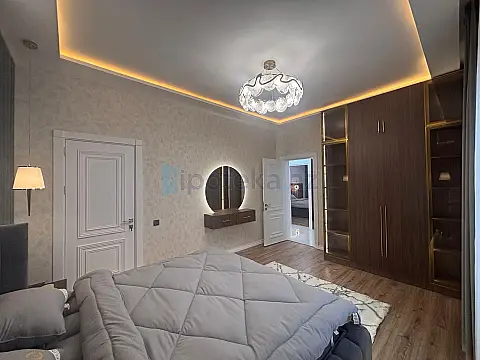 Satılır 4 otaqlı mənzil 140 m²