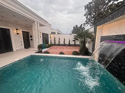 Satılır 4 otaqlı mənzil 140 m²