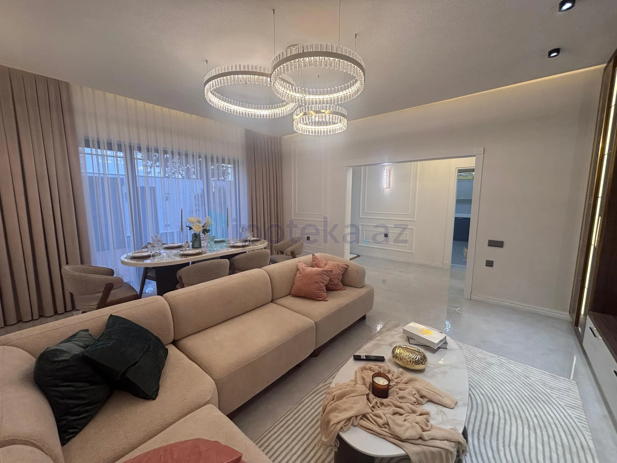 Satılır 4 otaqlı mənzil 140 m²