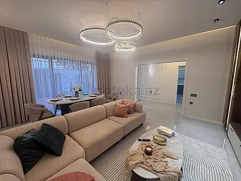 Satılır 4 otaqlı mənzil 140 m²