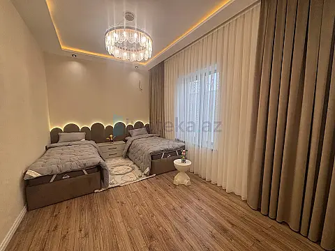 Satılır 4 otaqlı mənzil 140 m²