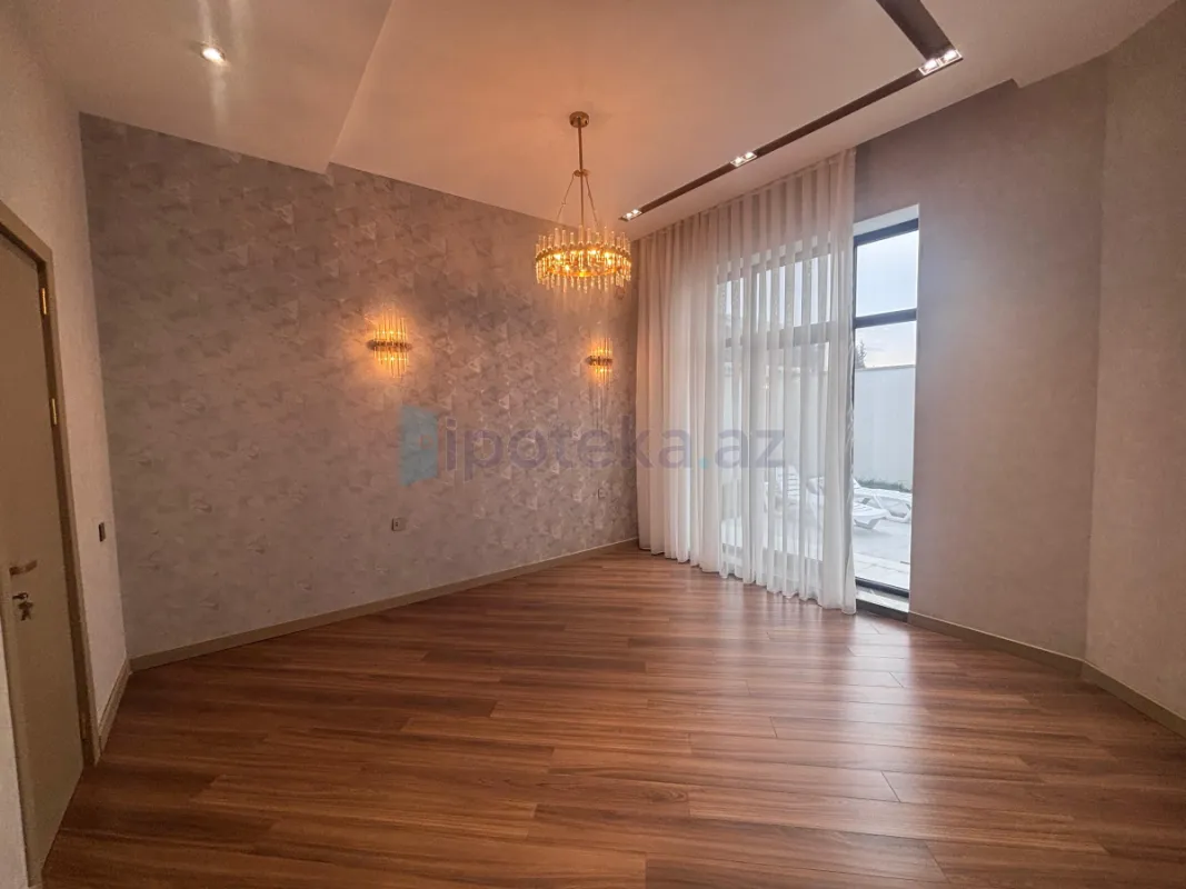 Satılır 5 otaqlı mənzil 220 m²