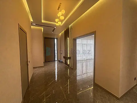 Satılır 5 otaqlı mənzil 220 m²