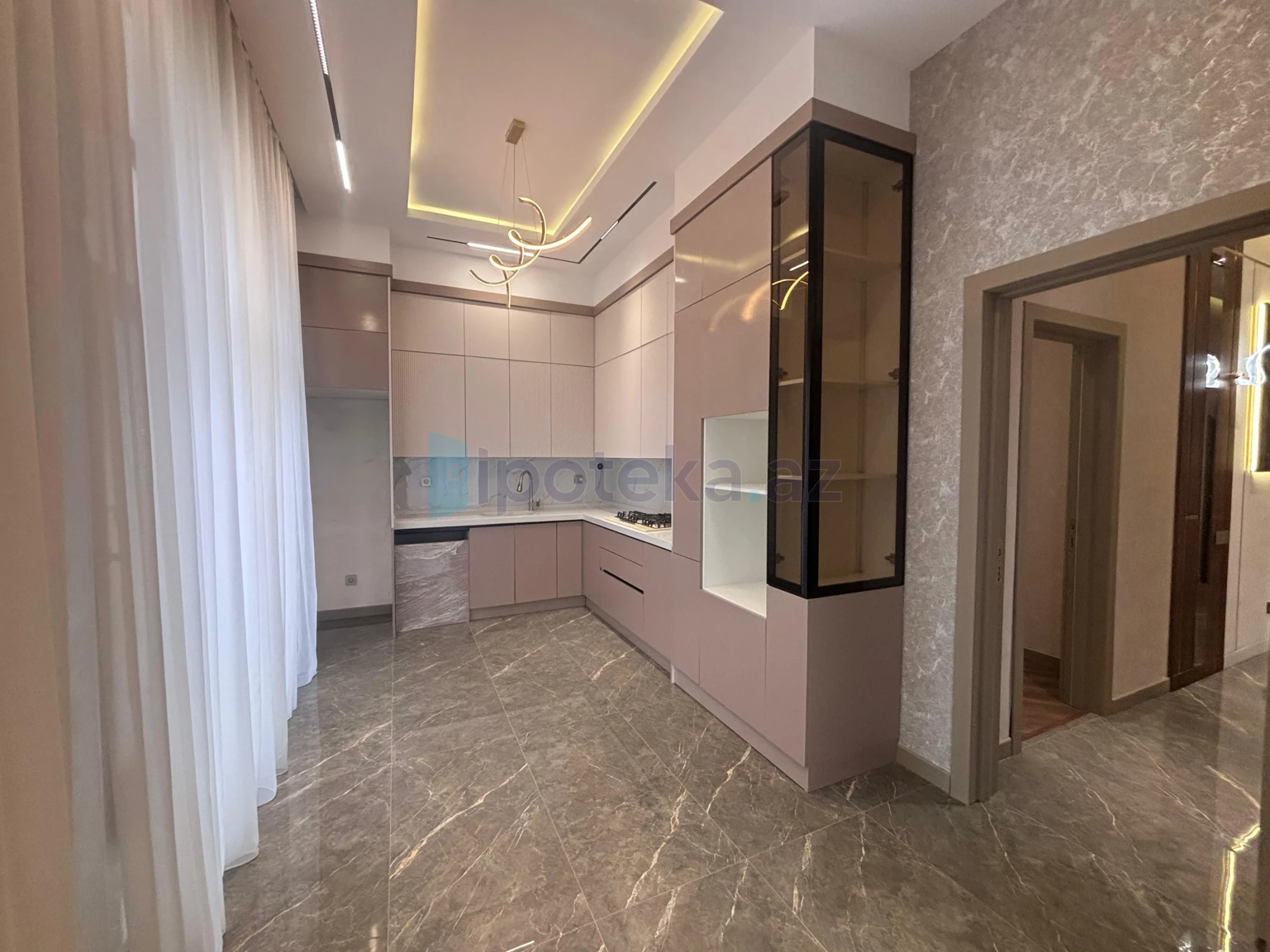Satılır 5 otaqlı mənzil 220 m²