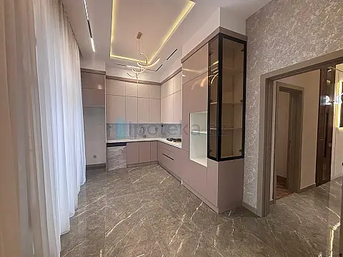 Satılır 5 otaqlı mənzil 220 m²