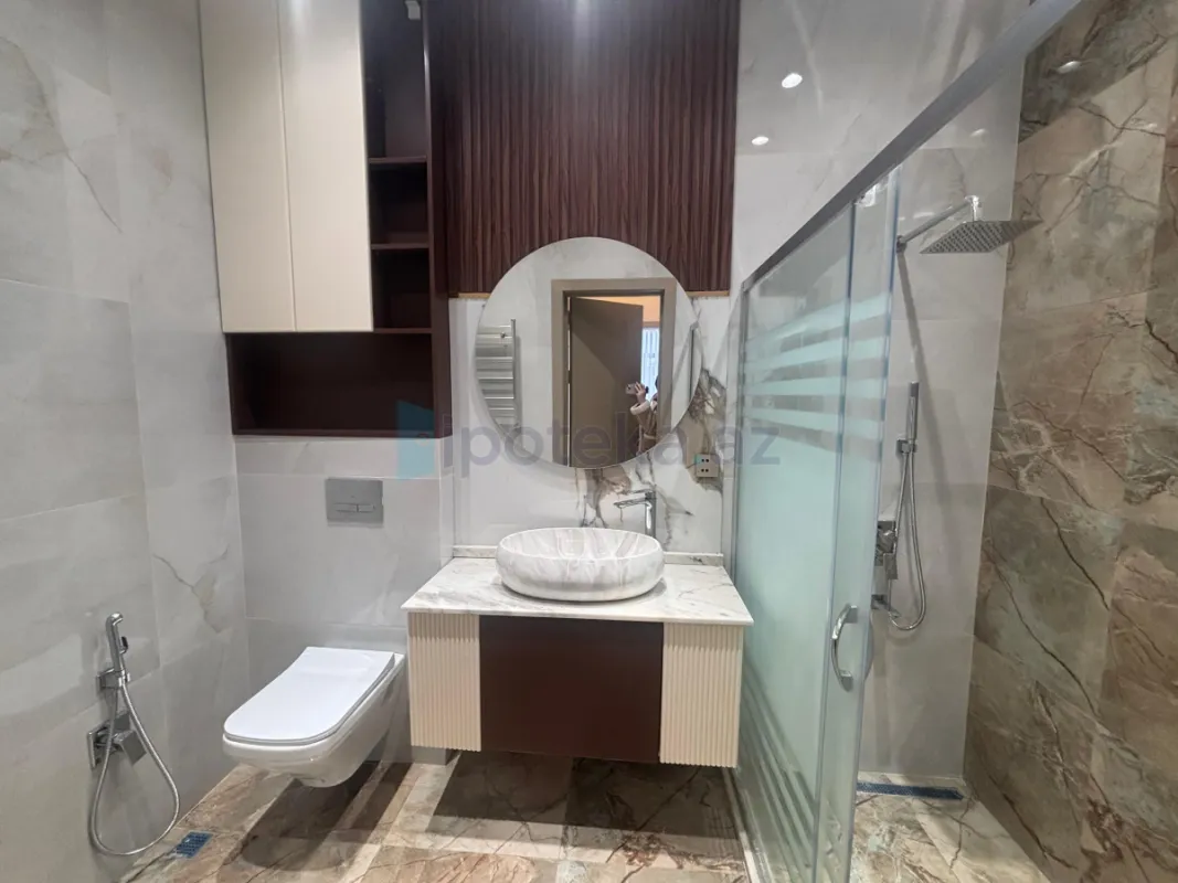 Satılır 5 otaqlı mənzil 220 m²
