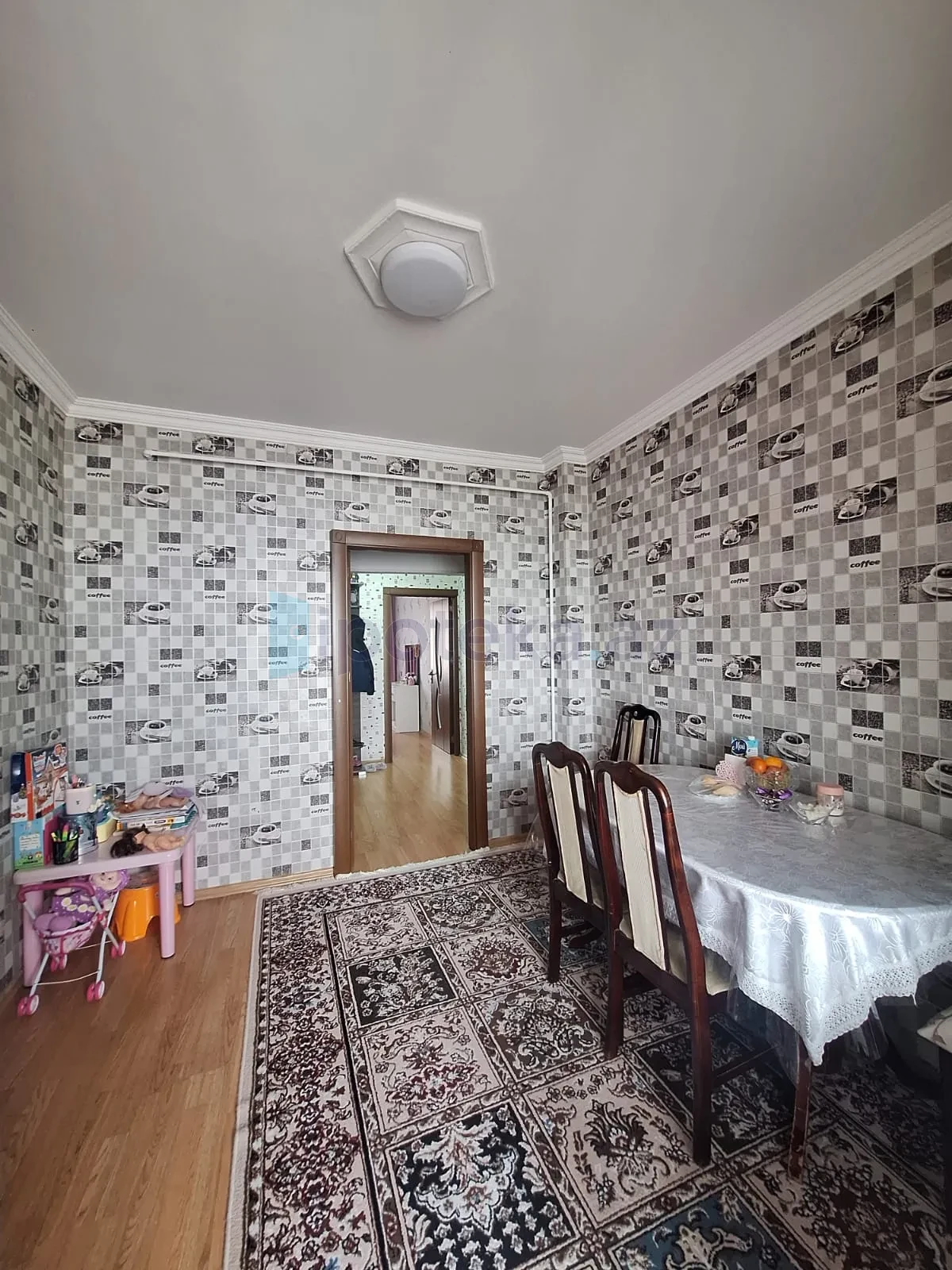 Satılır 4 otaqlı köhnə tikili 80 m²