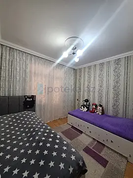 Satılır 4 otaqlı köhnə tikili 80 m²