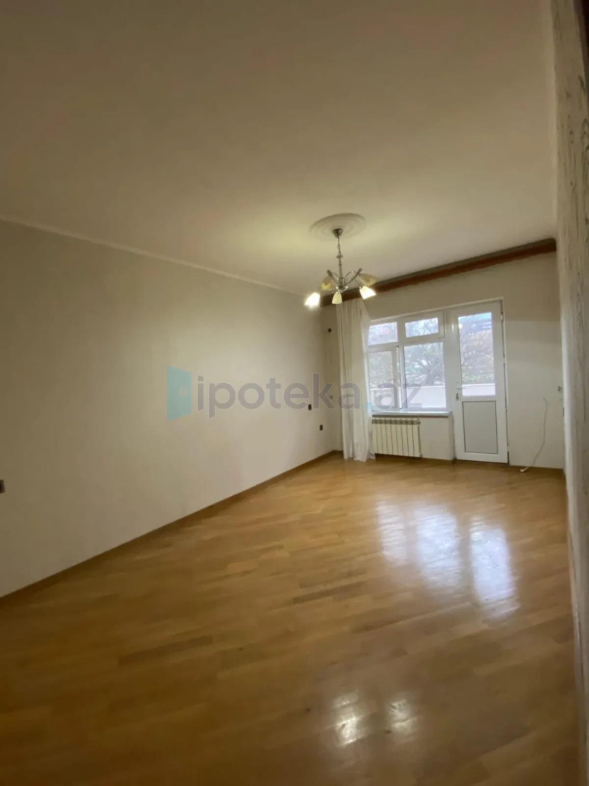 Satılır 3 otaqlı köhnə tikili 90 m²