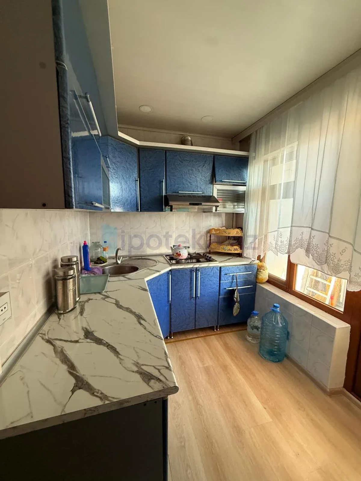 Satılır 3 otaqlı köhnə tikili 80 m²