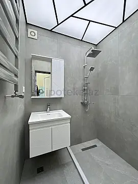 Satılır 2 otaqlı köhnə tikili 65 m²