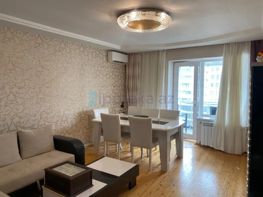 Satılır 3 otaqlı köhnə tikili 92 m²