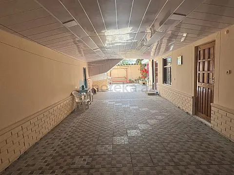 Satılır 5 otaqlı həyət evi 230 m²