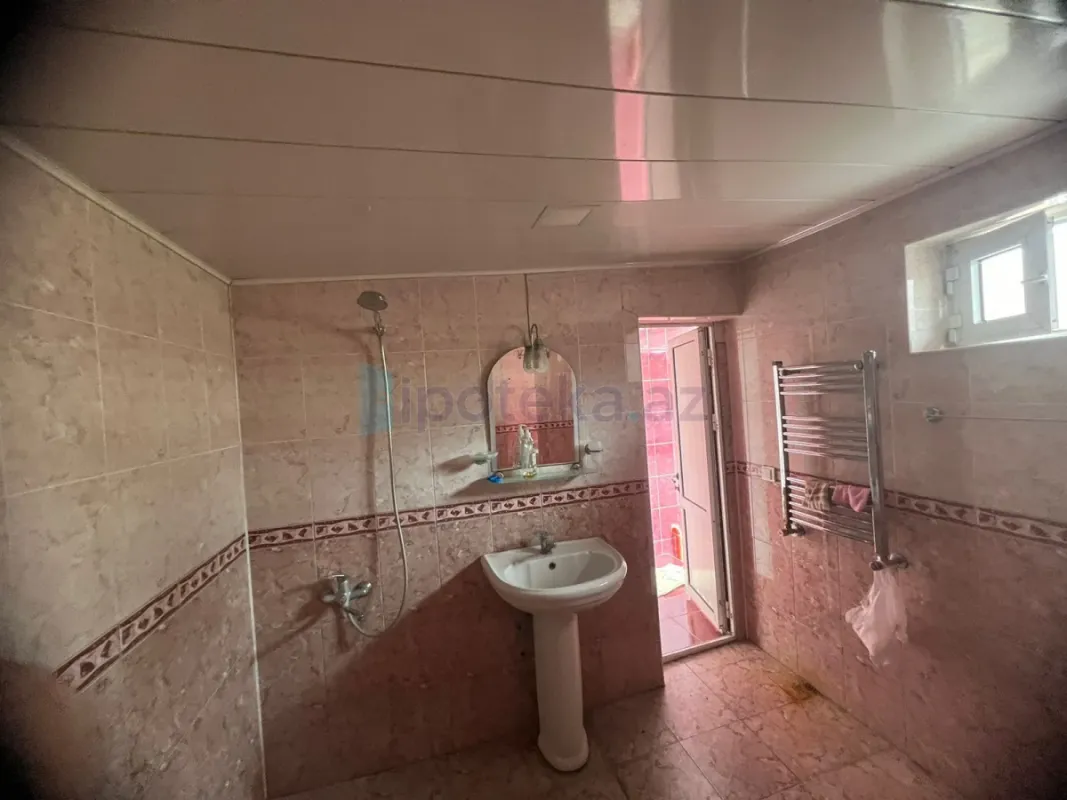 Satılır 5 otaqlı həyət evi 230 m²