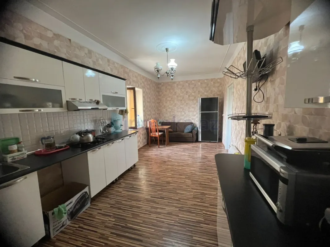 Satılır 5 otaqlı həyət evi 230 m²