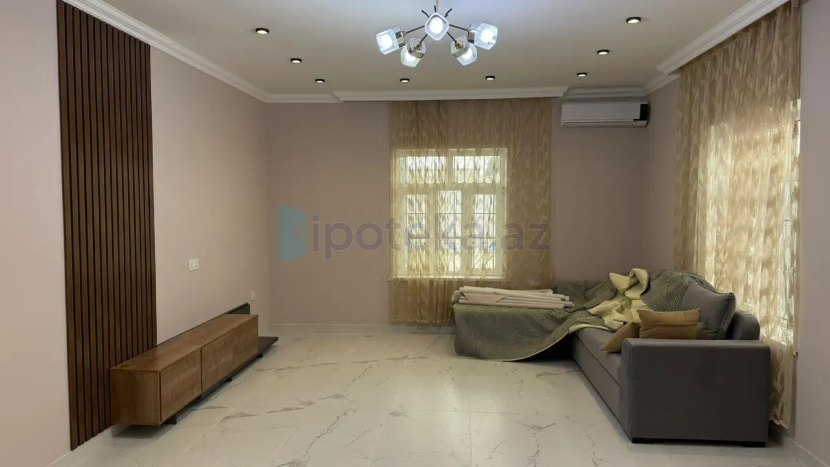 Satılır 3 otaqlı həyət evi 250 m²