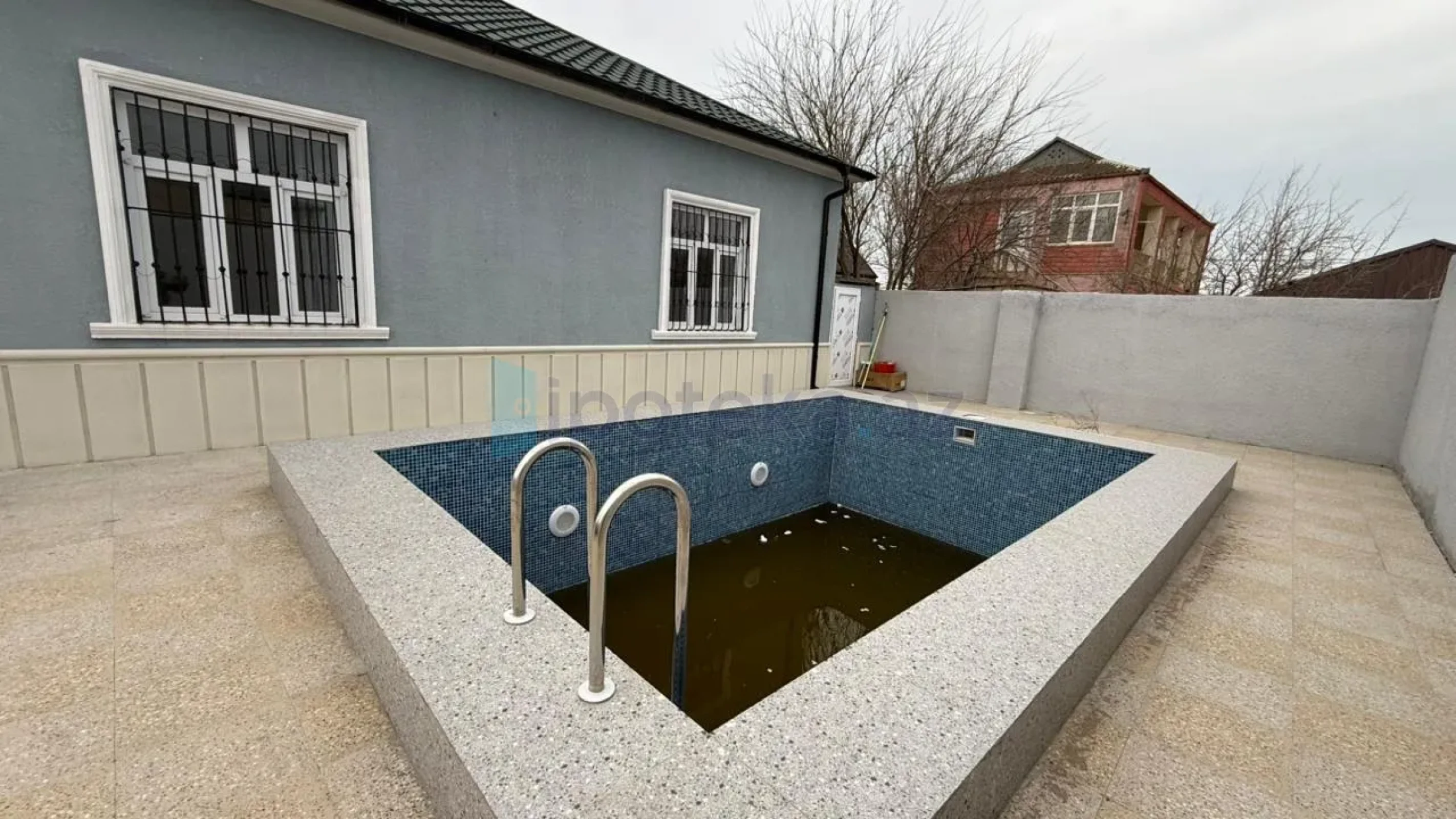 Satılır 3 otaqlı həyət evi 250 m²