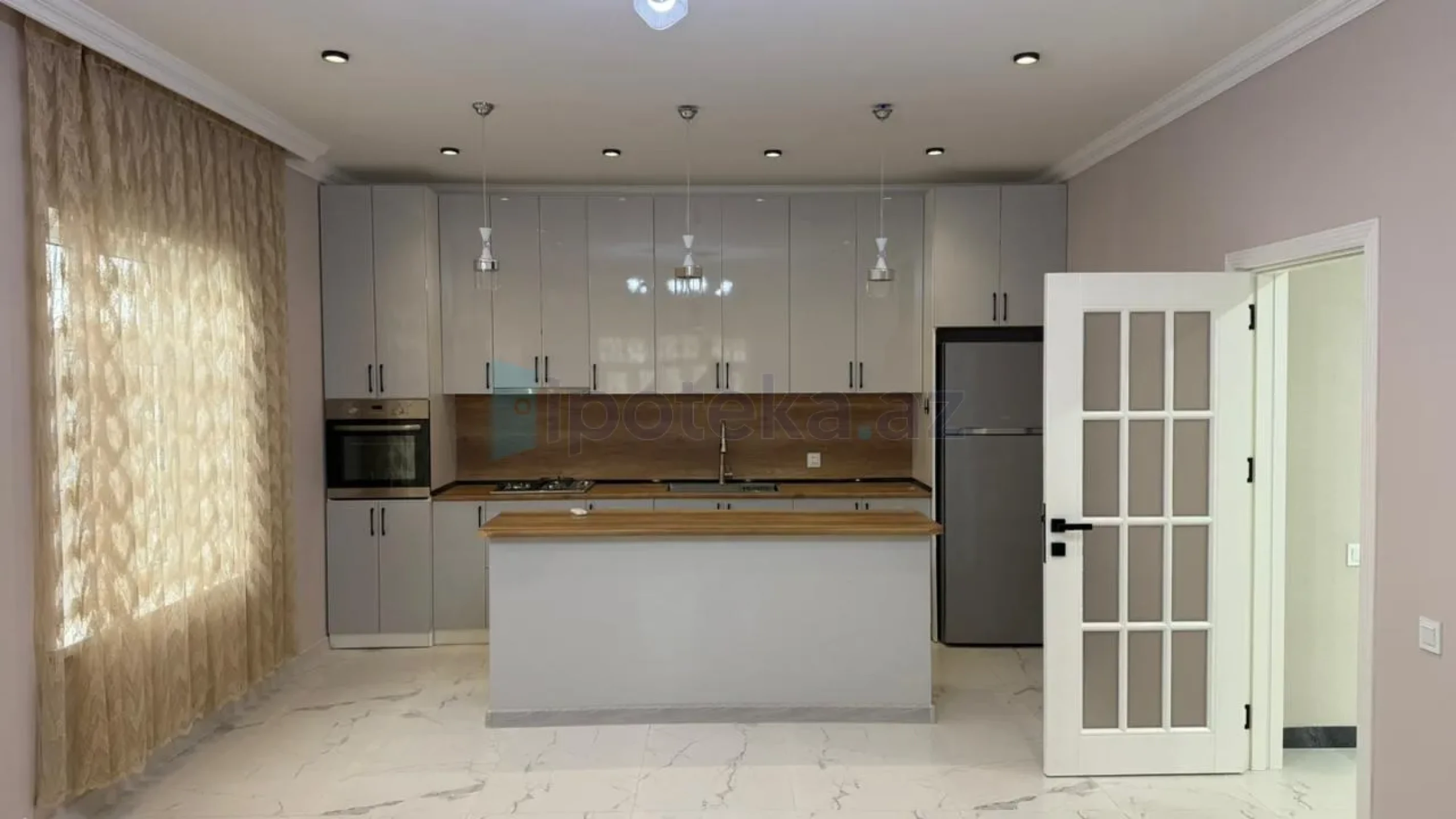 Satılır 3 otaqlı həyət evi 250 m²