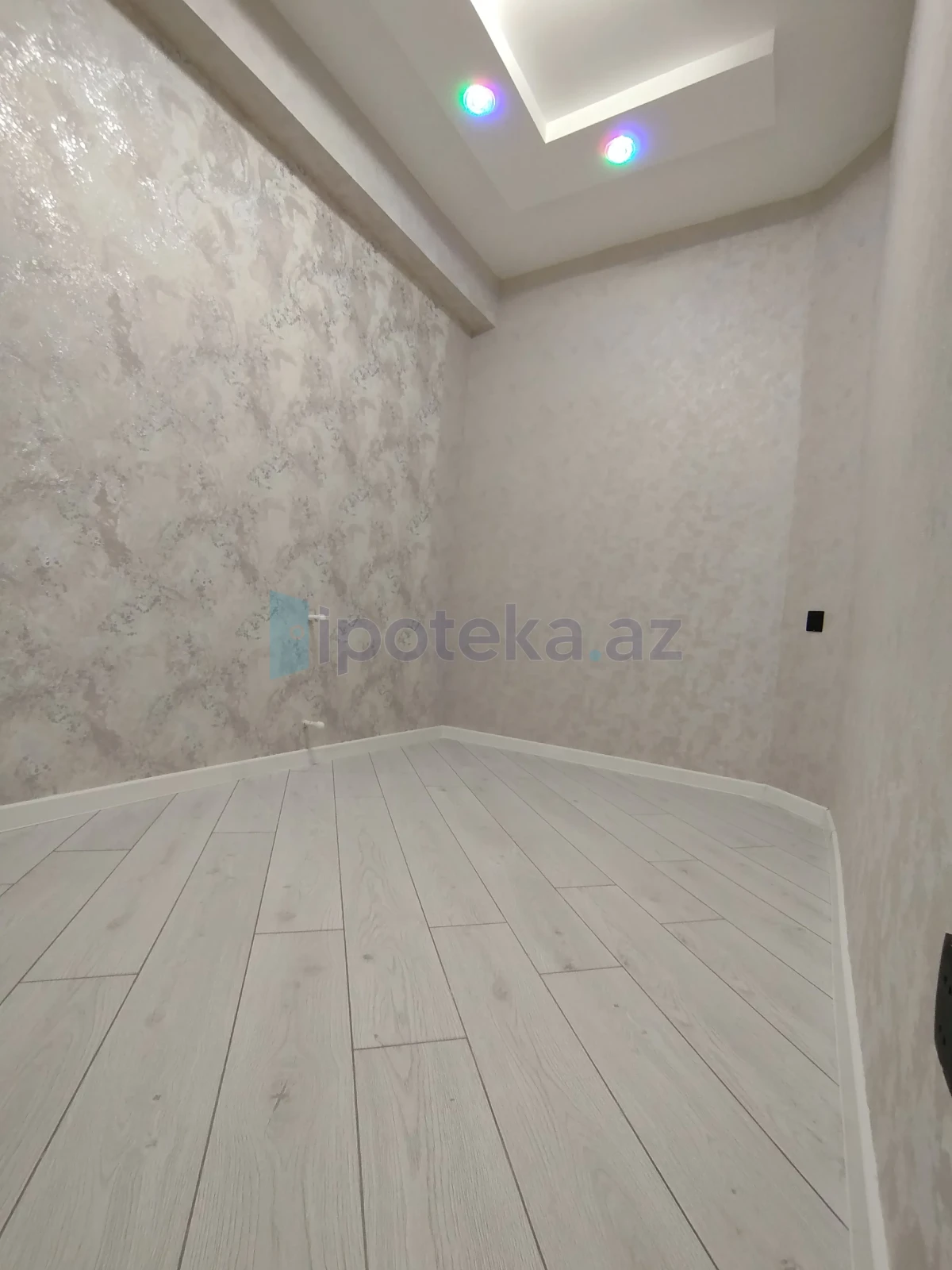 Satılır 4 otaqlı yeni tikili 97 m²