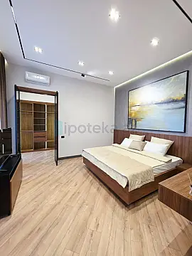 Satılır 5 otaqlı mənzil 260 m²
