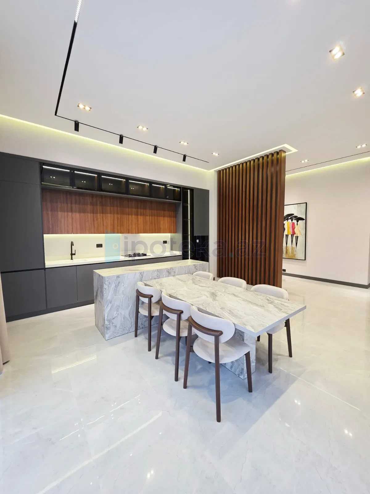Satılır 5 otaqlı mənzil 260 m²