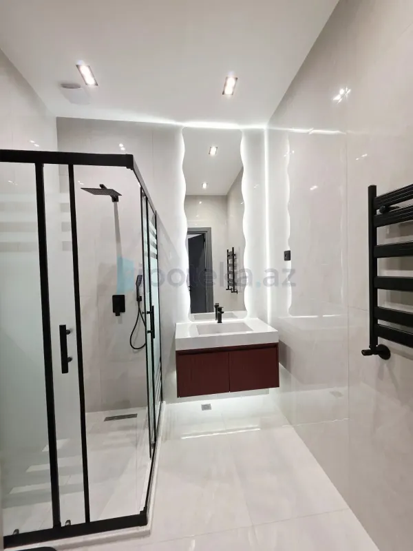 Satılır 5 otaqlı mənzil 260 m²