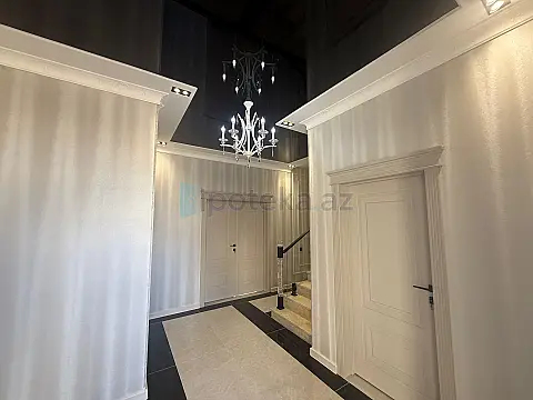 Satılır 5 otaqlı həyət evi 216 m²