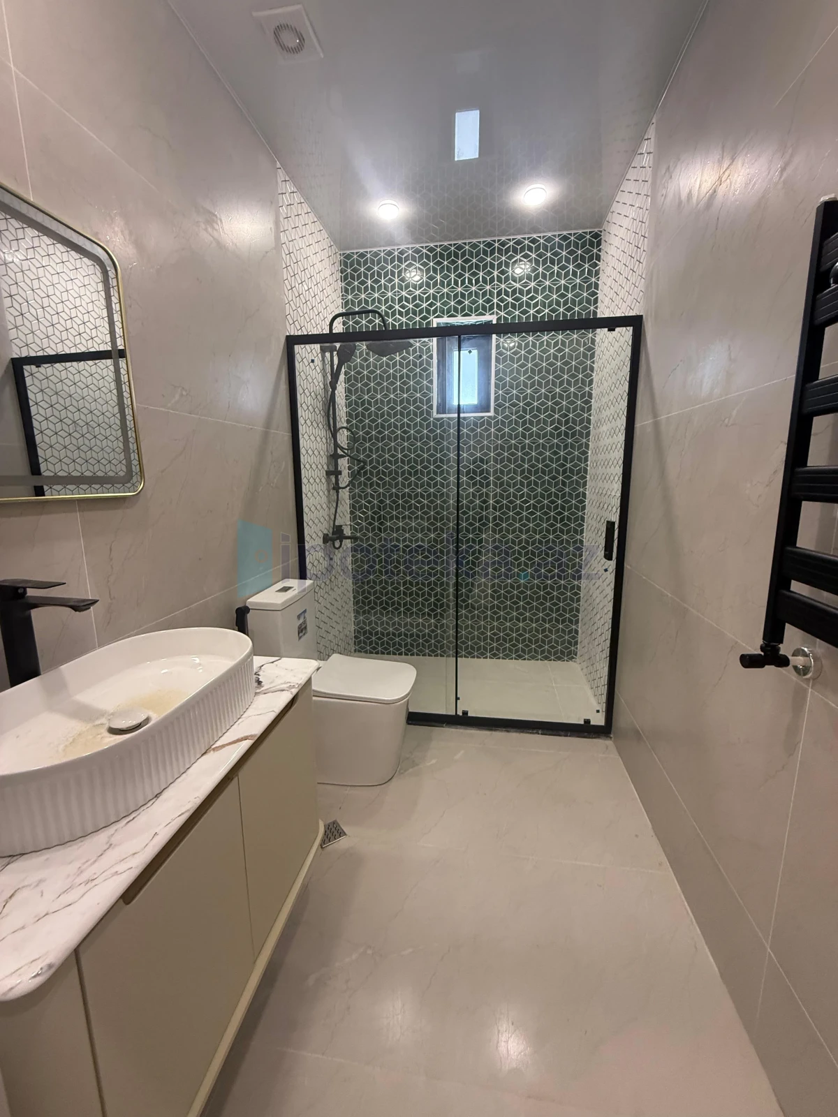Satılır 5 otaqlı həyət evi 216 m²
