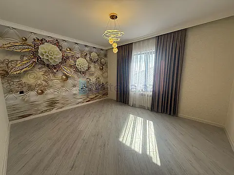 Satılır 5 otaqlı həyət evi 216 m²