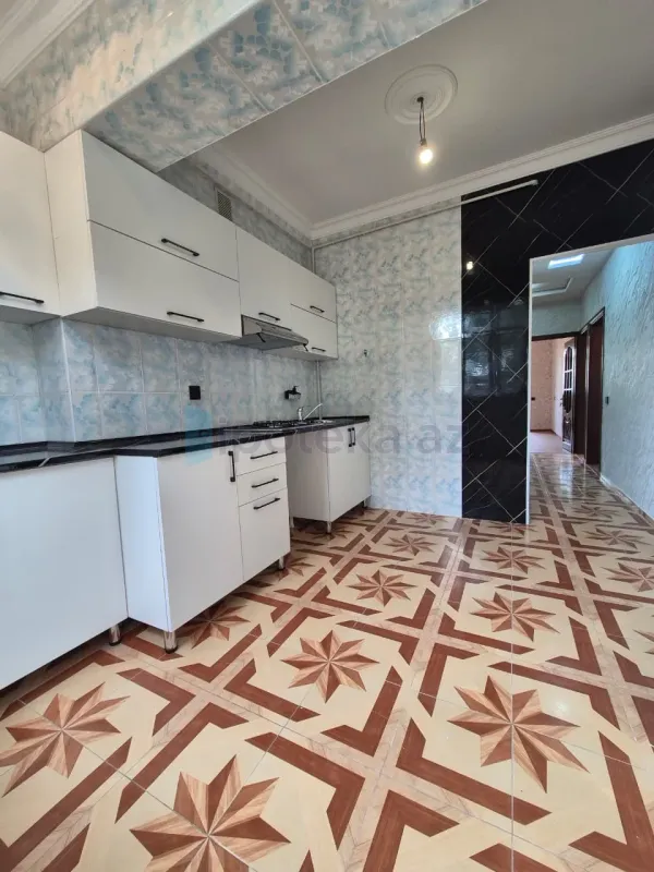 Satılır 3 otaqlı köhnə tikili 85 m²