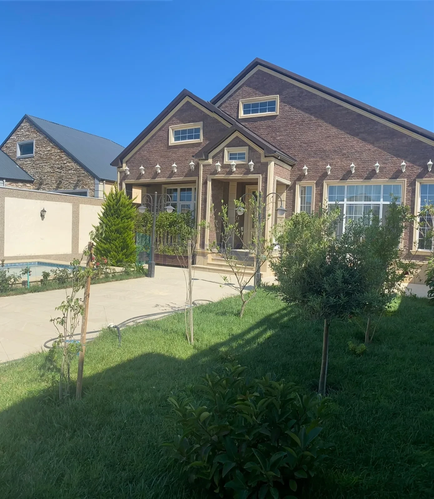 Satılır 4 otaqlı həyət evi 200 m²
