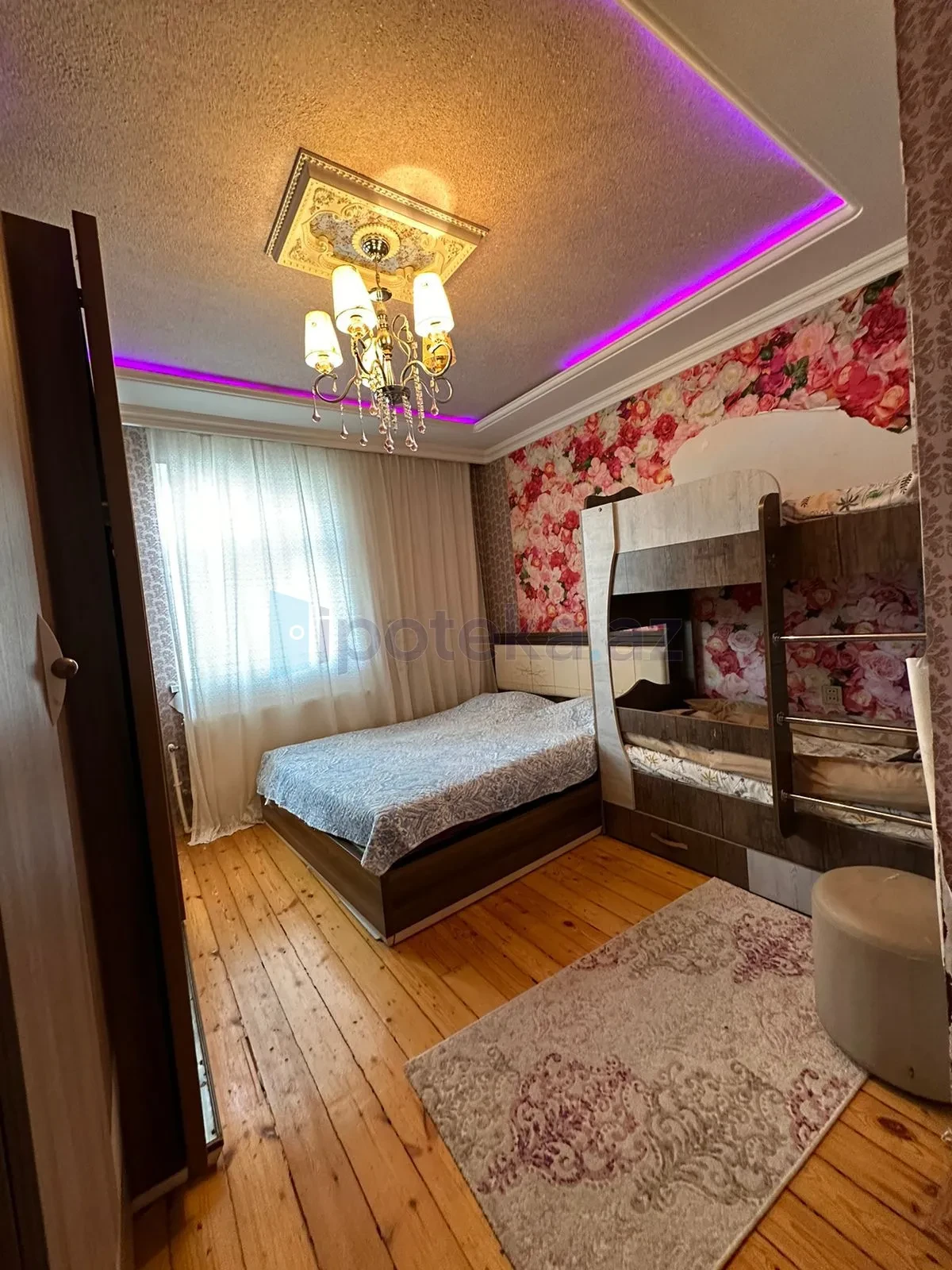 Satılır 2 otaqlı köhnə tikili 55 m²