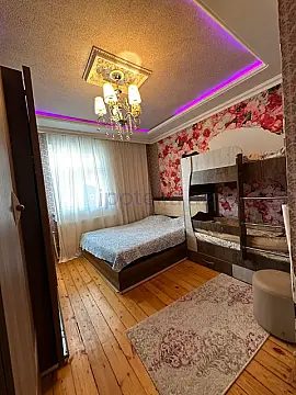 Satılır 2 otaqlı köhnə tikili 55 m²
