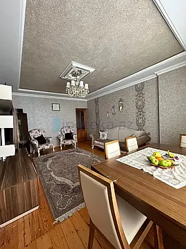 Satılır 2 otaqlı köhnə tikili 55 m²