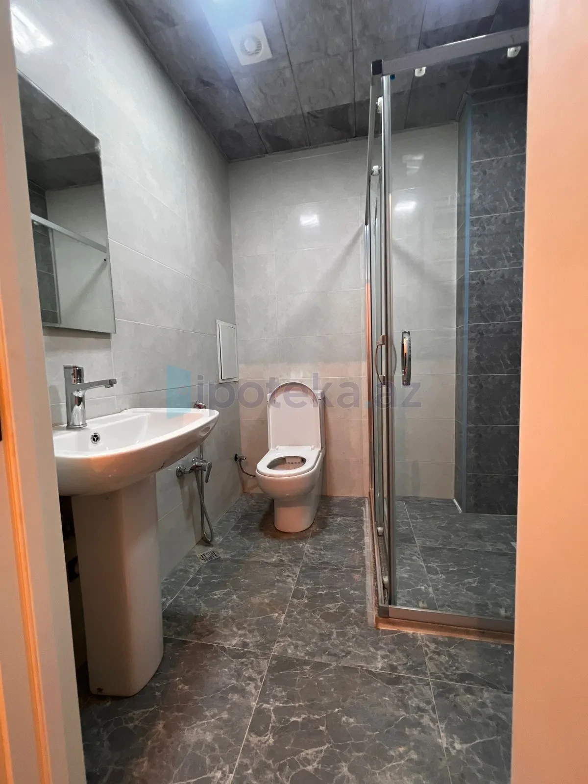 Satılır 2 otaqlı yeni tikili 70 m²