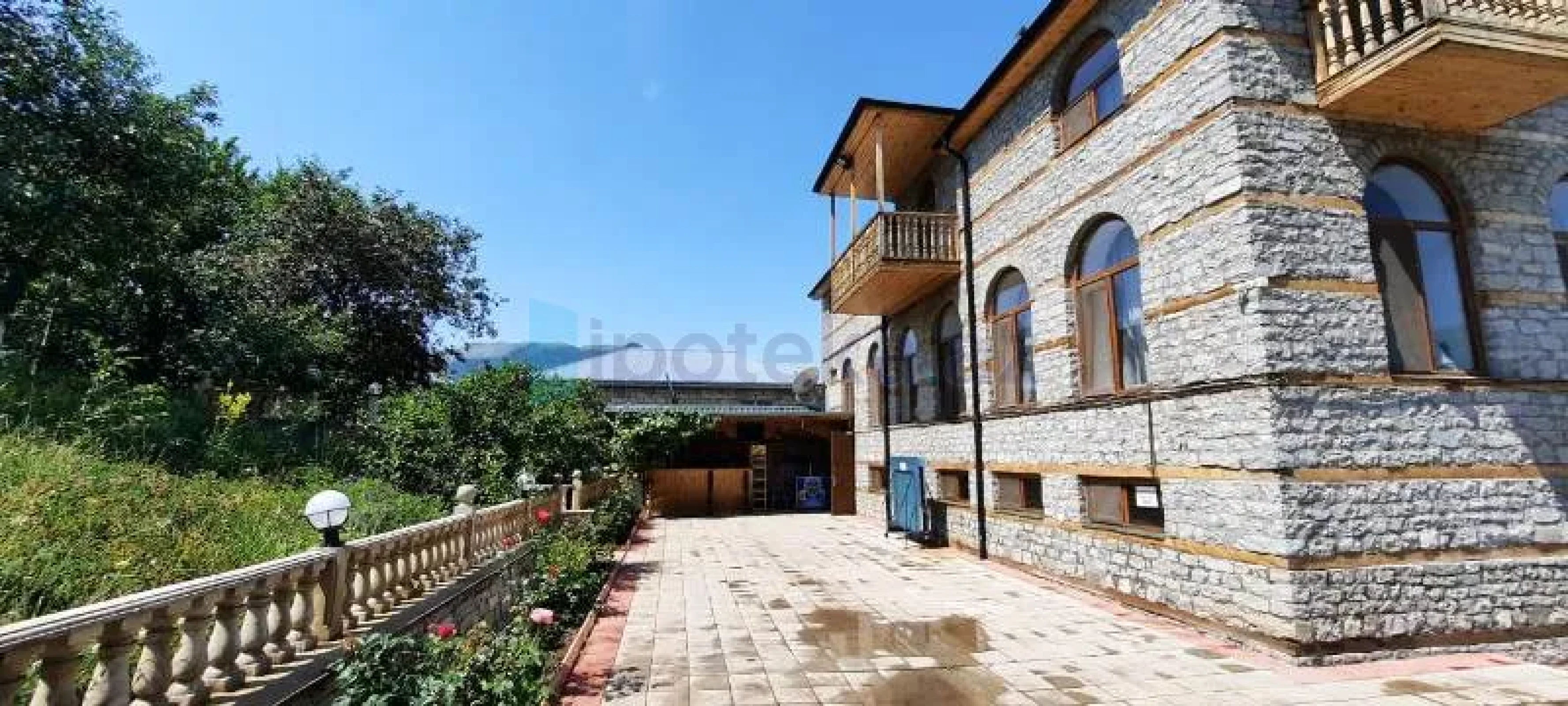 Satılır 10 otaqlı obyekt 600 m²