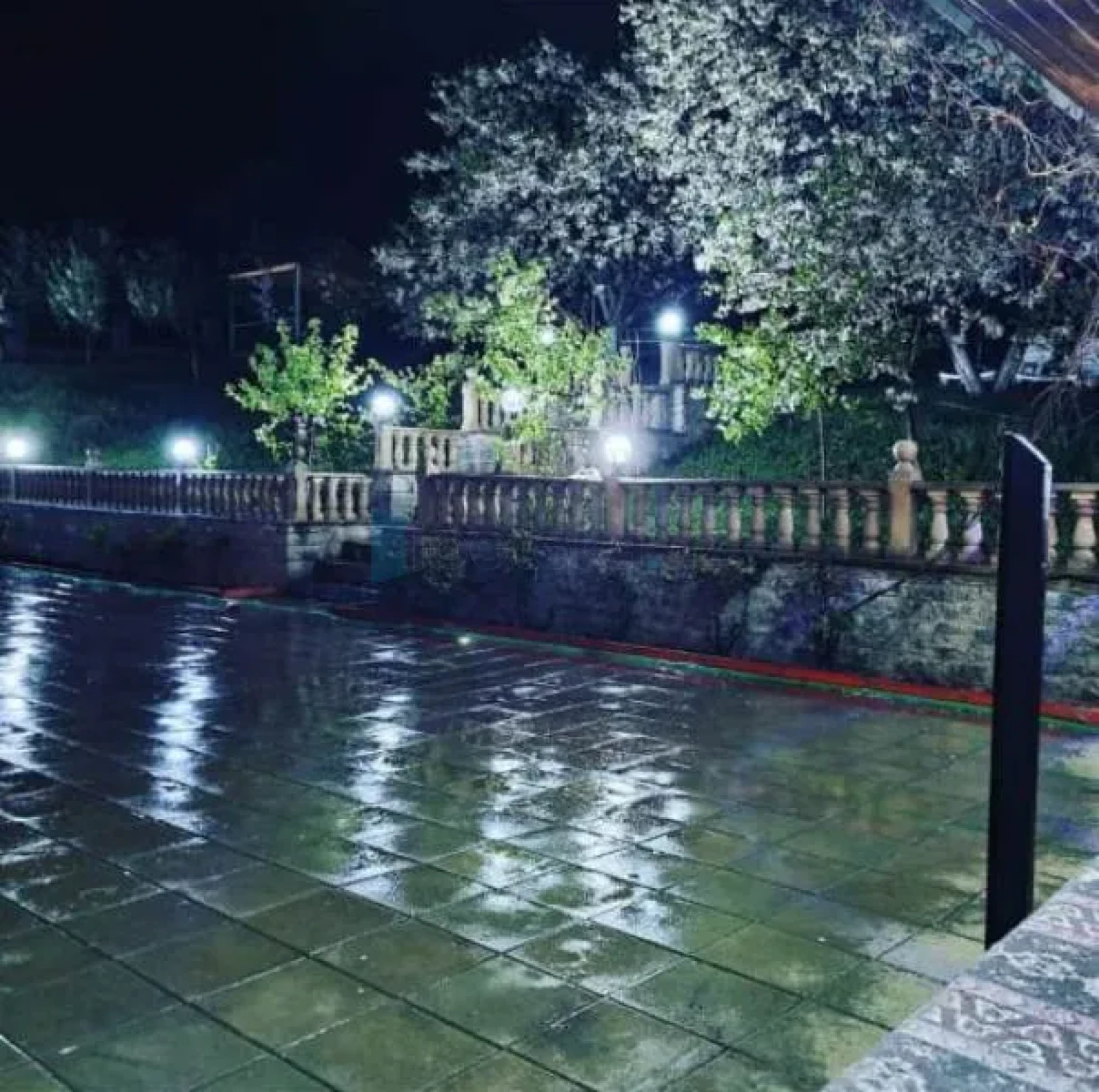 Satılır 10 otaqlı obyekt 600 m²