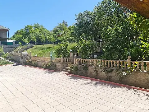 Satılır 10 otaqlı obyekt 600 m²