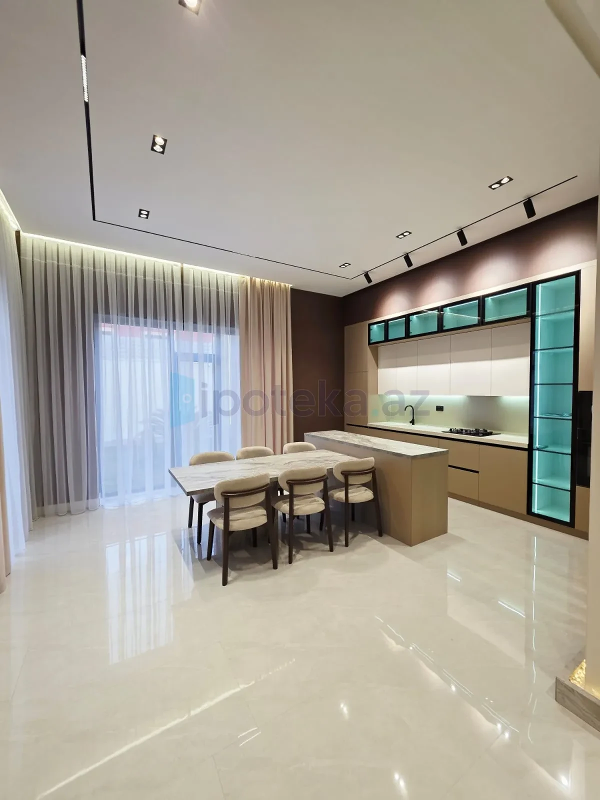 Satılır 5 otaqlı mənzil 230 m²