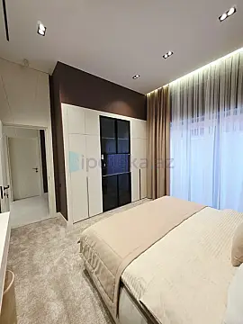 Satılır 5 otaqlı mənzil 230 m²