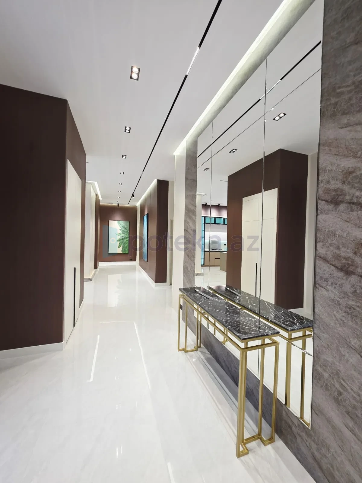 Satılır 5 otaqlı mənzil 230 m²