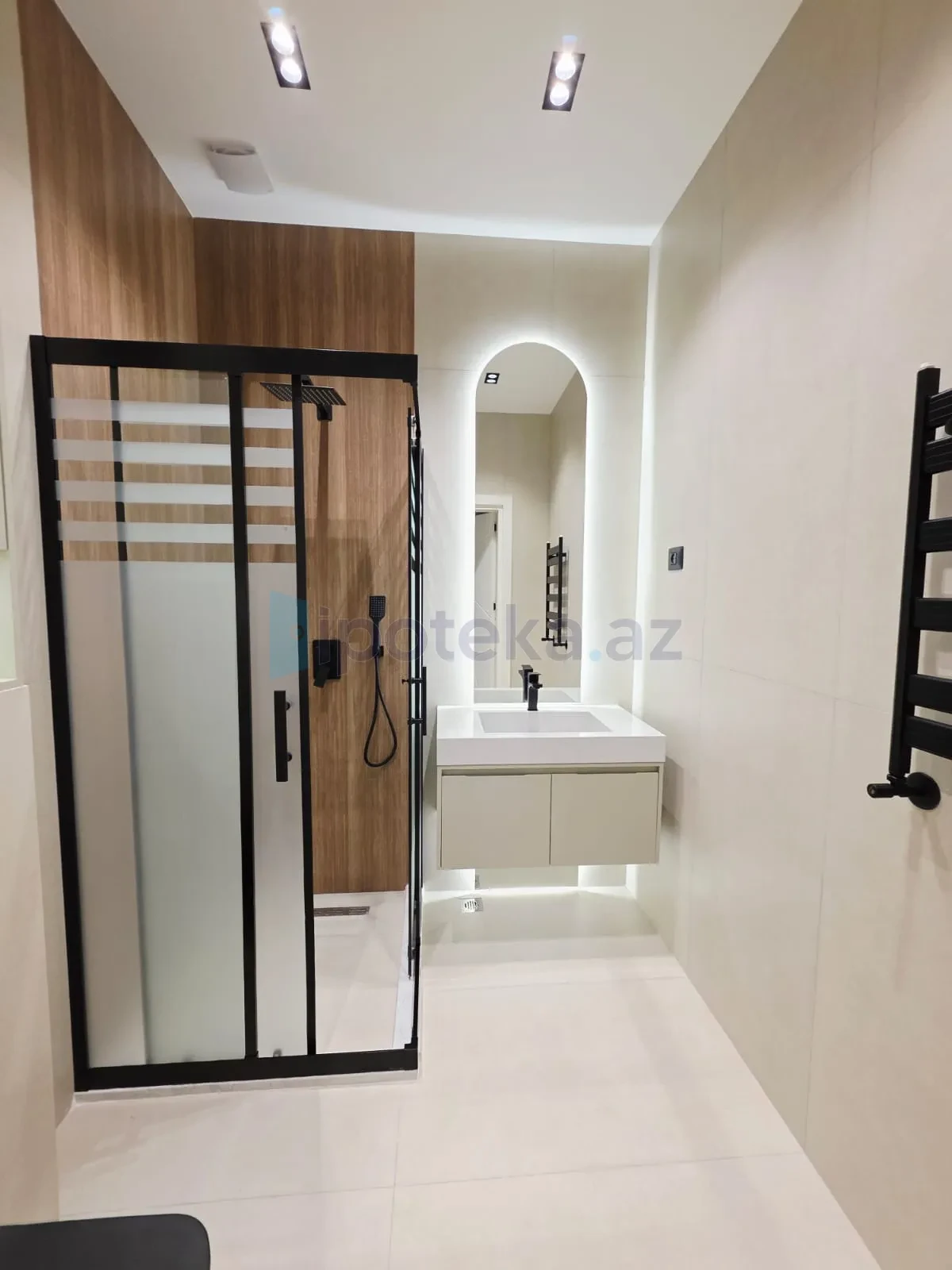Satılır 5 otaqlı mənzil 230 m²
