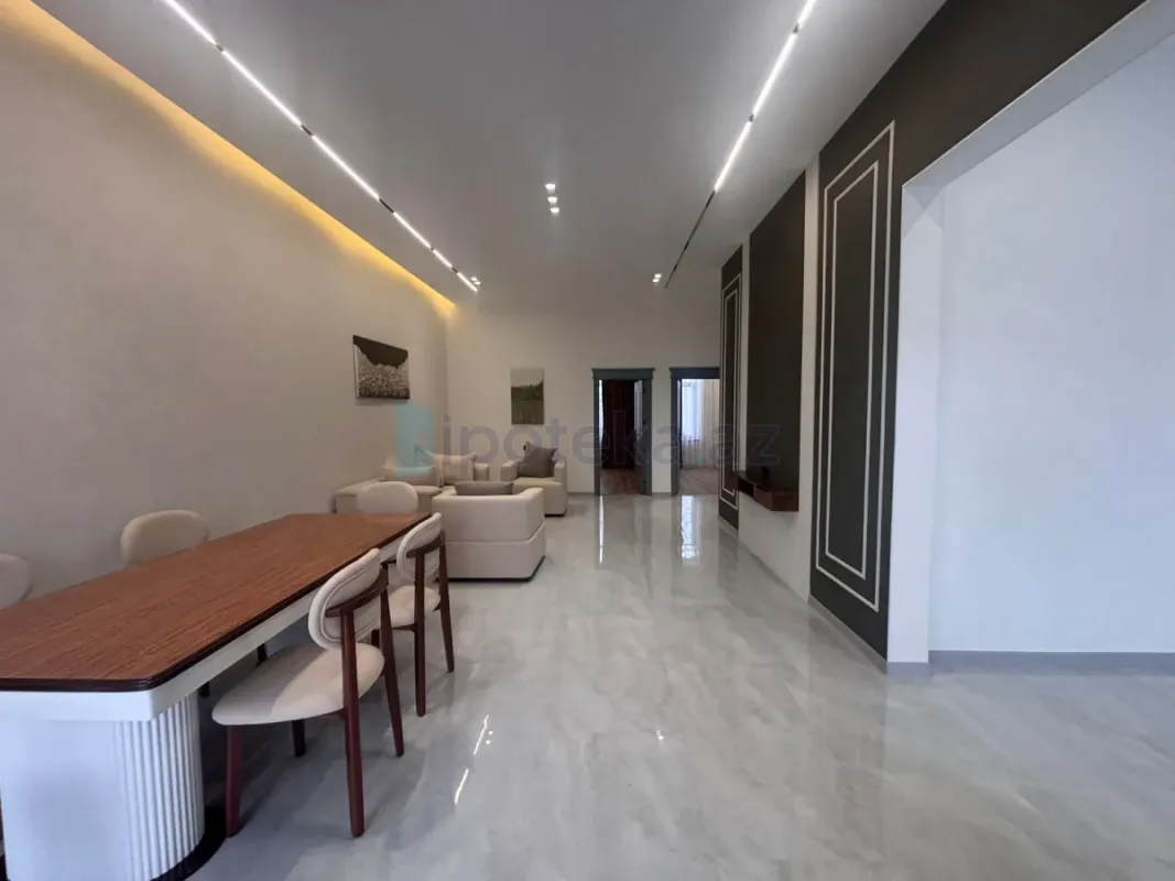 Satılır 4 otaqlı mənzil 140 m²