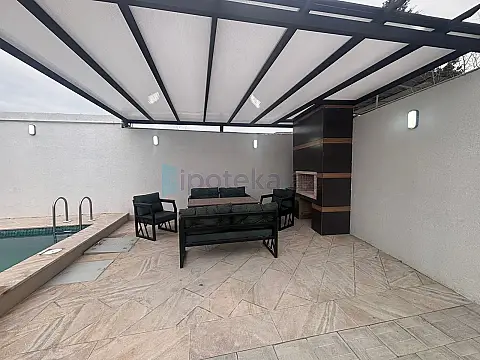 Satılır 4 otaqlı mənzil 140 m²
