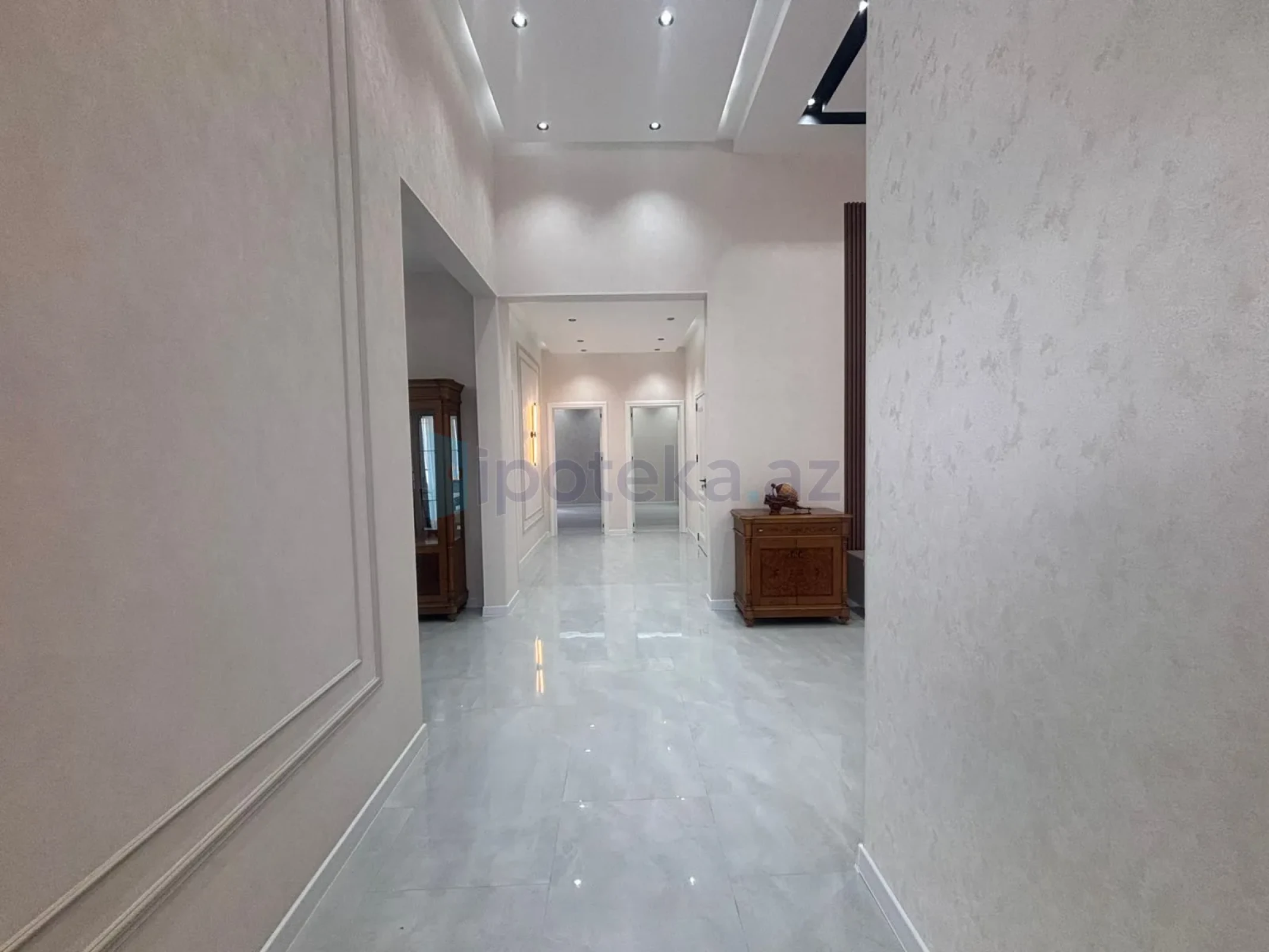 Satılır 4 otaqlı mənzil 160 m²