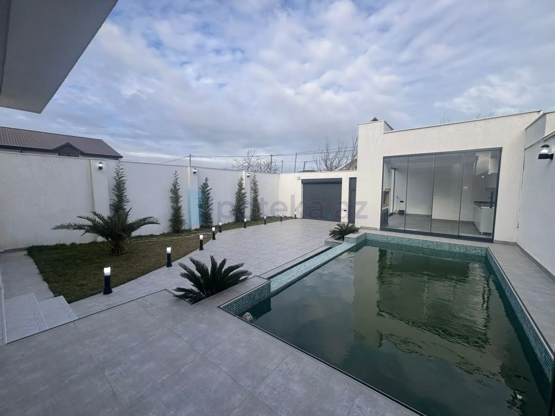 Satılır 4 otaqlı mənzil 160 m²