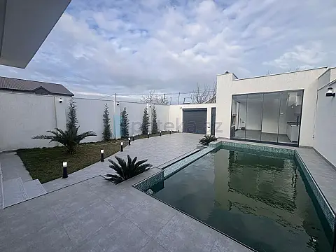 Satılır 4 otaqlı mənzil 160 m²